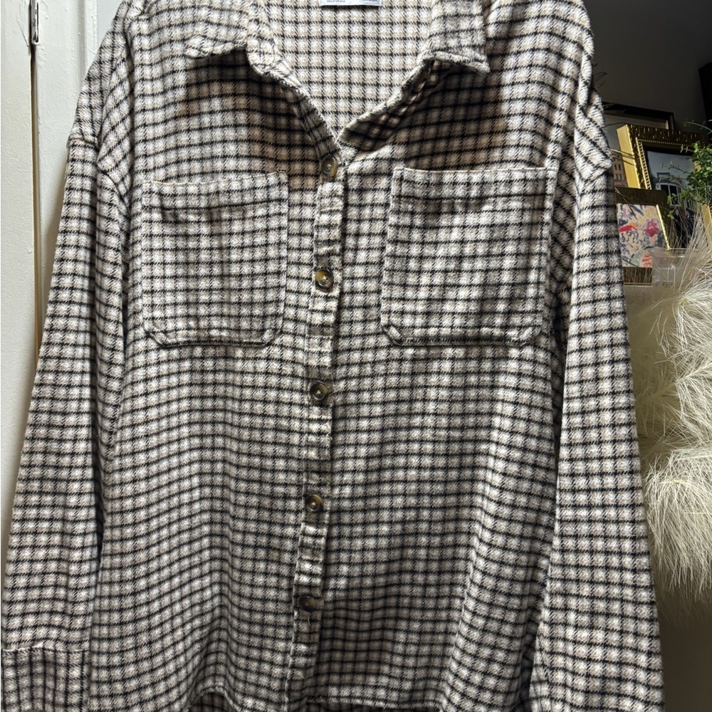 Hollister Black and White Plaid Button Down Shirt